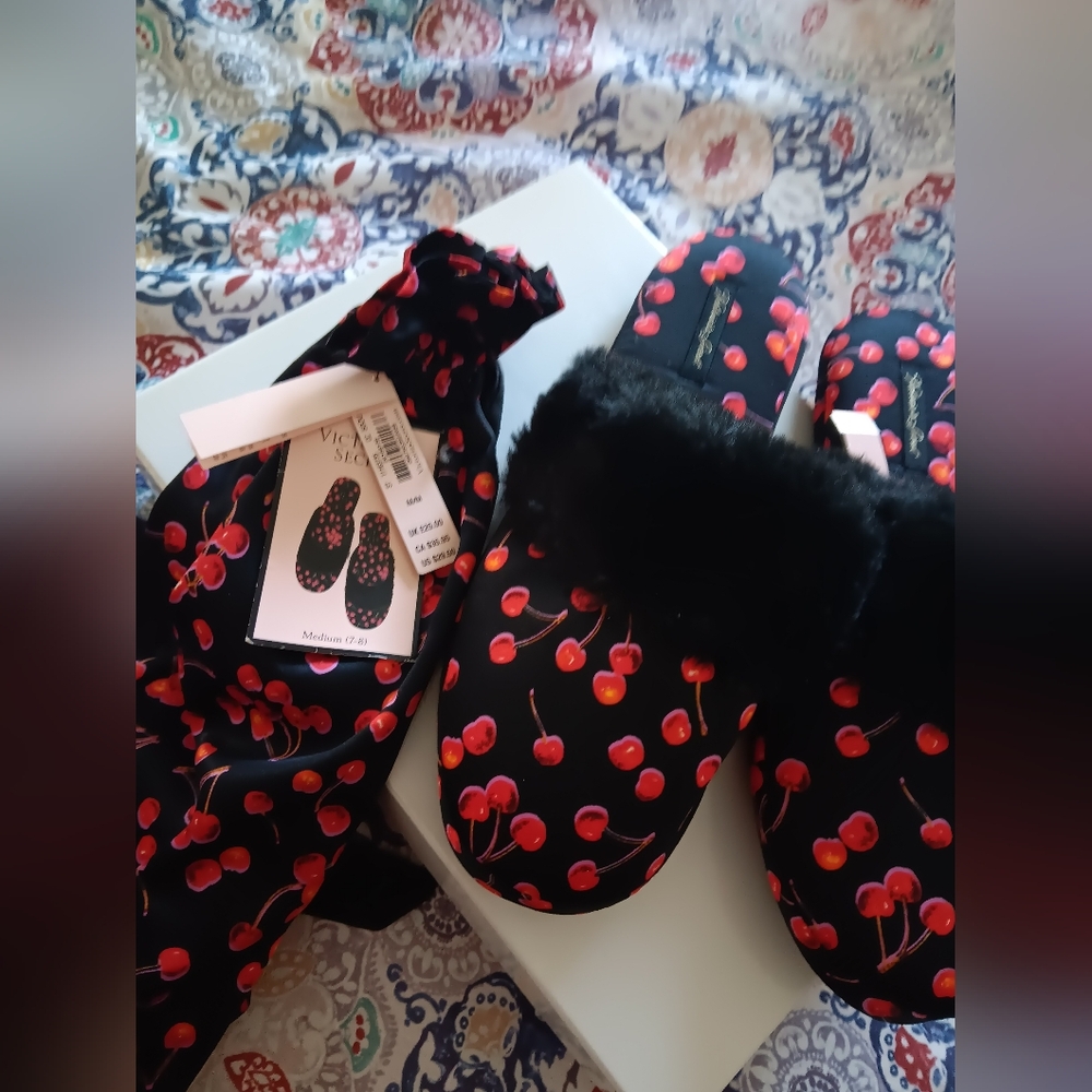 Victoria's Secret 🍒 Cherry Slippers 🍒